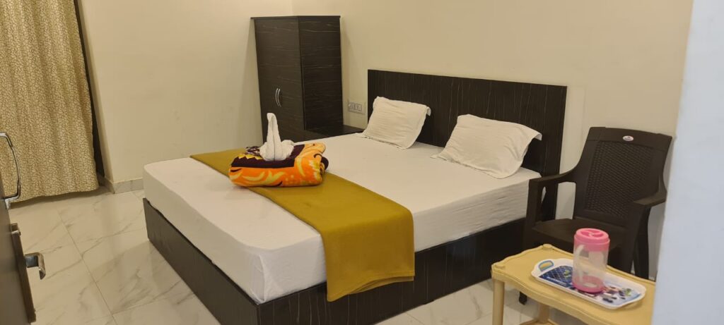 Heaven resorts in yercaud bedroom